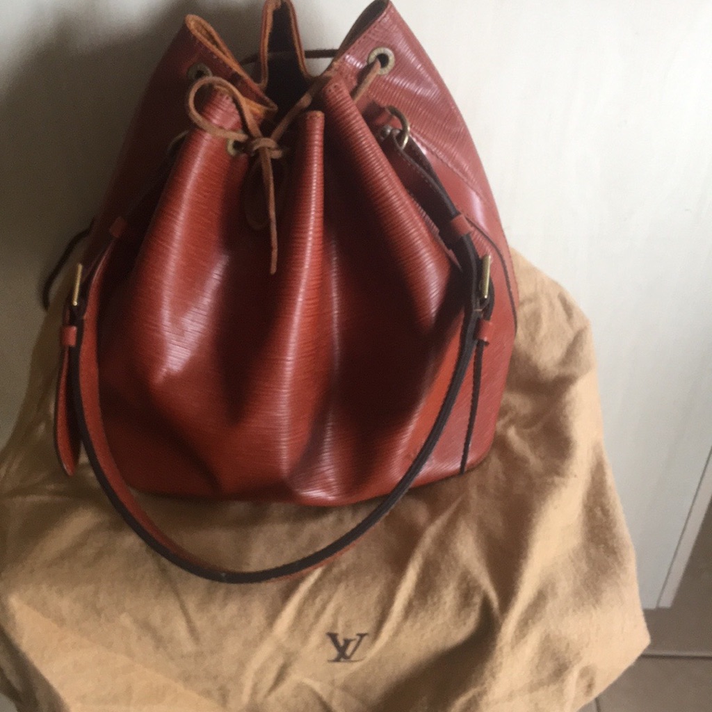 Louis Vuitton Epi Noe Drawstring Shoulder Bag